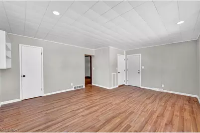 257 E 270th Street, Euclid, OH 44132 - Photo 9