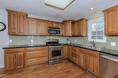 318 Hillside Lane, Chagrin Falls, OH 44022 - Photo 11