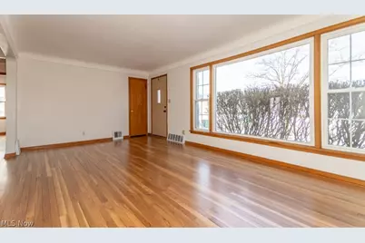 1677 Hawthorne Drive, Loveland, OH 44124 - Photo 3