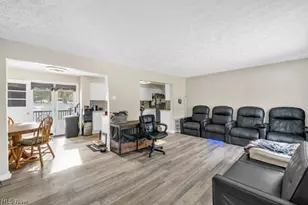 1014 Newton St, Tallmadge, OH 44278 - Photo 3