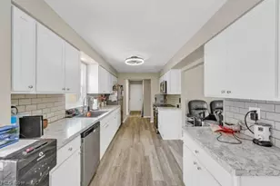 1014 Newton St, Tallmadge, OH 44278 - Photo 7