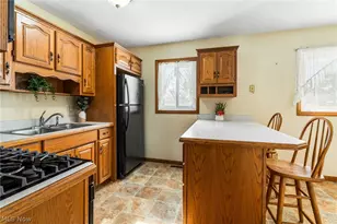 3388 Symphony Ln, New Franklin, OH 44216 - Photo 11