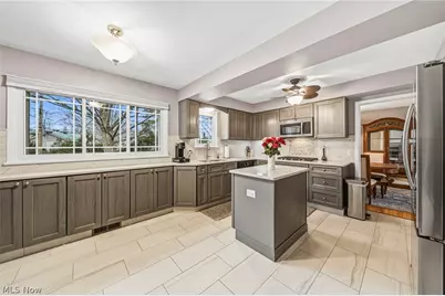 1908 Bromton Drive, Lyndhurst, OH 44124 - Photo 7