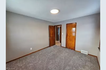 13417 Granger Road, Garfield Heights, OH 44125 - Photo 21