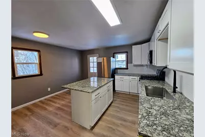 13417 Granger Road, Garfield Heights, OH 44125 - Photo 11