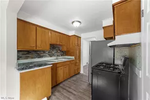 170 E 220th St, Euclid, OH 44123 - Photo 9