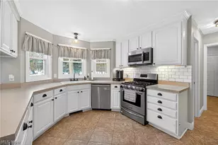 125 Glenshire Ln, Medina, OH 44256 - Photo 3