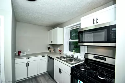 542 Montgomery Street, Akron, OH 44305 - Photo 7