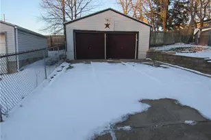 595 Flora Ave, Akron, OH 44314 - Photo 17