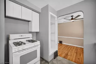 21202 Gardenview Dr, Maple Heights, OH 44137 - Photo 7