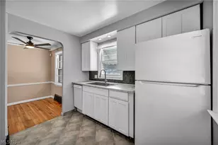 21202 Gardenview Dr, Maple Heights, OH 44137 - Photo 9