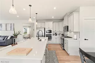 1404 Southbrook Cir NE, Canton, OH 44721 - Photo 11