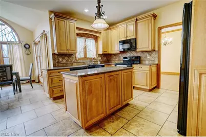 7081 Ruby Court, Youngstown, OH 44515 - Photo 9