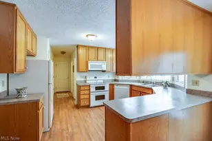 136 Taylor Rd, Barberton, OH 44203 - Photo 13