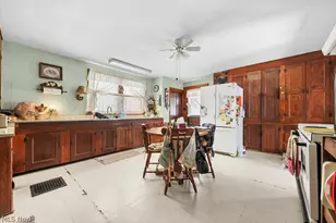 18262 W Pine Lake Rd, Beloit, OH 44609 - Photo 15