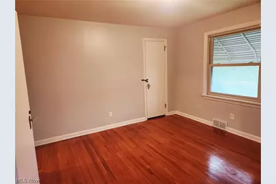 2328 Connecticut Avenue, Youngstown, OH 44509 - Photo 5