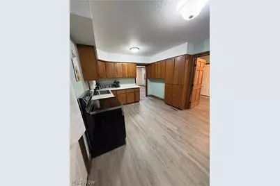 303 Barder Avenue, Akron, OH 44305 - Photo 11