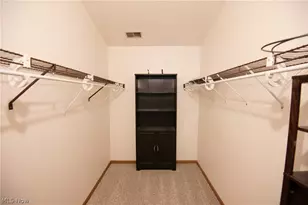 1327 Fox Run Dr, Youngstown, OH 44512 - Photo 11