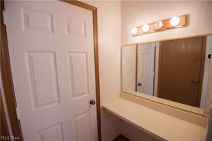 1327 Fox Run Dr, Youngstown, OH 44512 - Photo 15