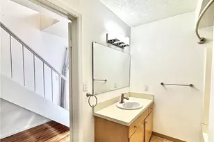 1900 Grove Ct, Loveland, OH 44113 - Photo 9