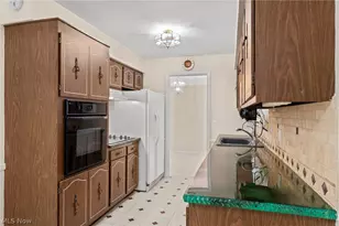 5229 Evergreen Dr, North Olmsted, OH 44070 - Photo 21