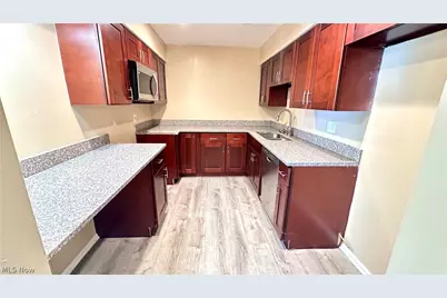 24 Washington Square #15, Euclid, OH 44143 - Photo 3