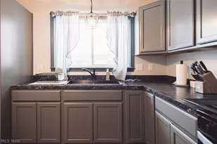 644 Chapel Ln, Campbell, OH 44405 - Photo 7