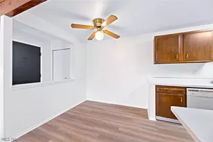 8405 N Akins Rd, North Royalton, OH 44133 - Photo 7