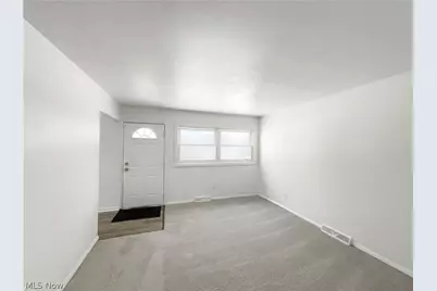 832 S Logan Street, Elyria, OH 44035 - Photo 3