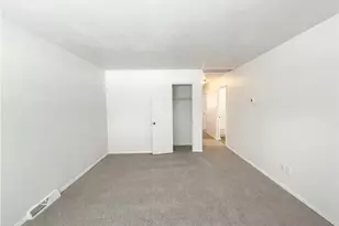 832 S Logan St, Elyria, OH 44035 - Photo 13