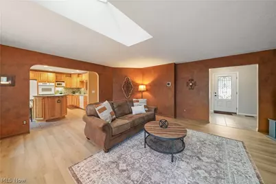 8266 Pebble Creek Court, Chagrin Falls, OH 44023 - Photo 13