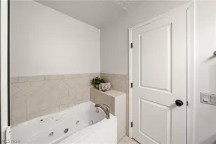 8266 Pebble Creek Ct, Chagrin Falls, OH 44023 - Photo 21