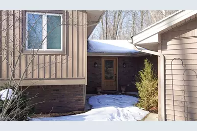 8266 Pebble Creek Court, Chagrin Falls, OH 44023 - Photo 3