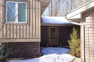 8266 Pebble Creek Ct, Chagrin Falls, OH 44023 - Photo 3