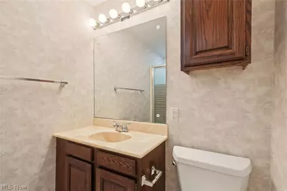 680 Rocky Hollow Drive, Akron, OH 44313 - Photo 37