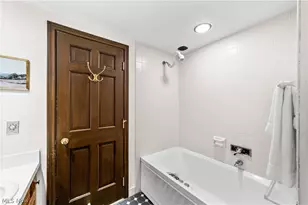 5200 Three Village Dr, Lyndhurst, OH 44124 - Photo 27