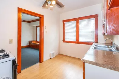 917 Helmsdale Road, Cleveland Heights, OH 44112 - Photo 13