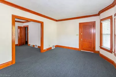 917 Helmsdale Road, Cleveland Heights, OH 44112 - Photo 9
