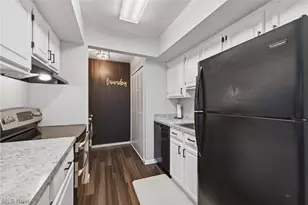6853 Colonial Dr, Mentor, OH 44060 - Photo 13
