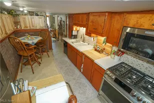 1554 Woods Rd, Akron, OH 44306 - Photo 7