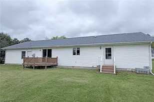 410 Sweet Valley Ln, Kelleys Island, OH 43438 - Photo 9