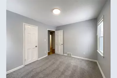 17409 Mapleboro Avenue, Maple Heights, OH 44137 - Photo 9