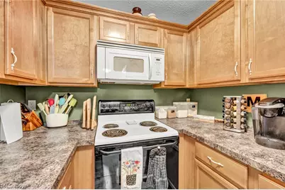 1259 SW Lauren Crest Street SW, Hartville, OH 44632 - Photo 7