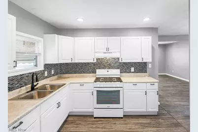 584 Evans Avenue, Akron, OH 44310 - Photo 15