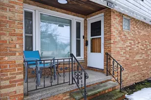 17282 McCracken Rd, Maple Heights, OH 44137 - Photo 3