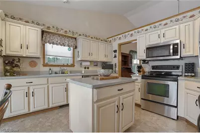 2837 Stratford Circle, Akron, OH 44312 - Photo 7