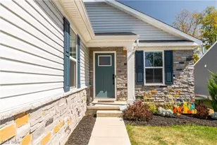 1011 Sunrise Wy, Akron, OH 44312 - Photo 3