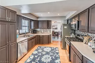 920 Howard St, Elyria, OH 44035 - Photo 5