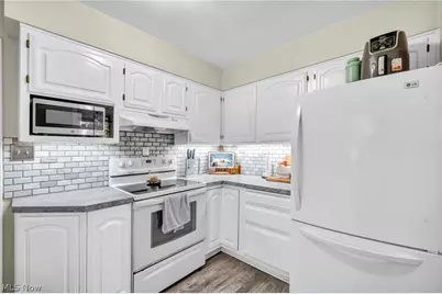 2226 Quayle Drive, Akron, OH 44312 - Photo 7