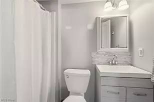 298 E Ford Ave, Barberton, OH 44203 - Photo 21